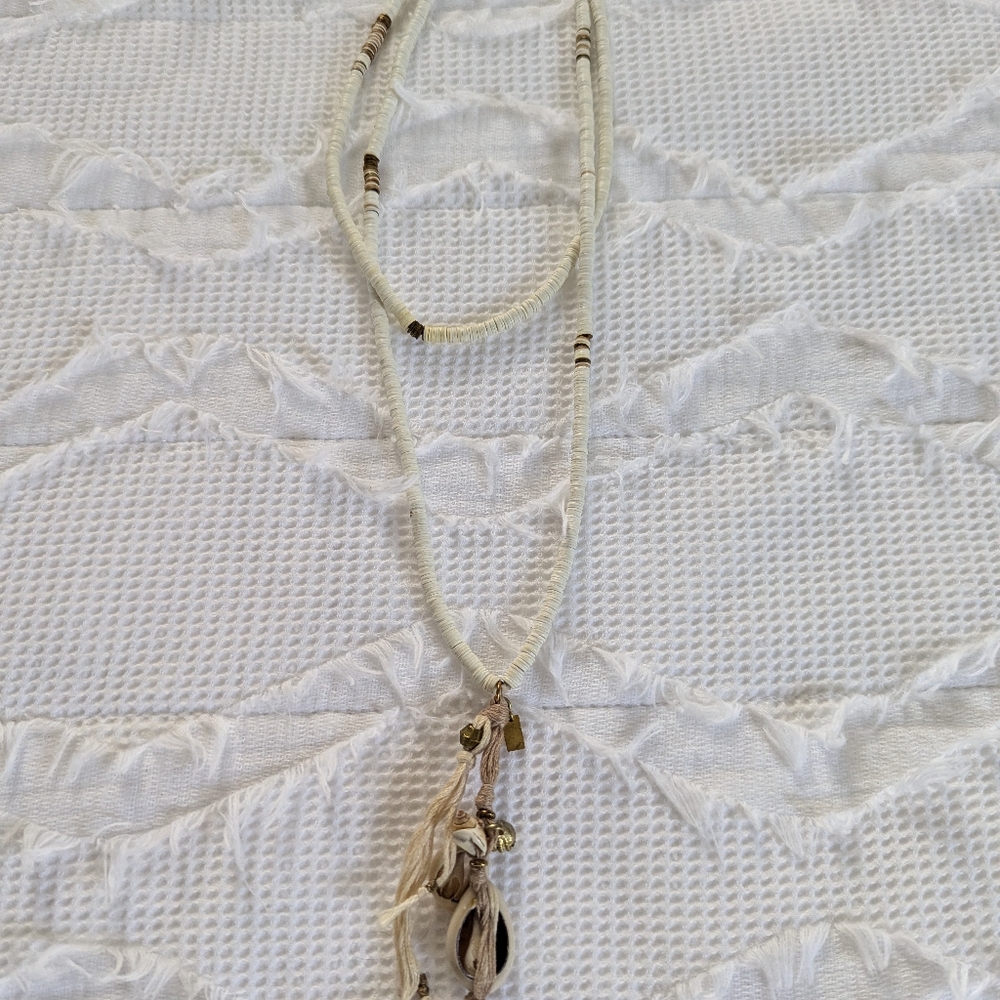 Tommy Bahama shell necklace